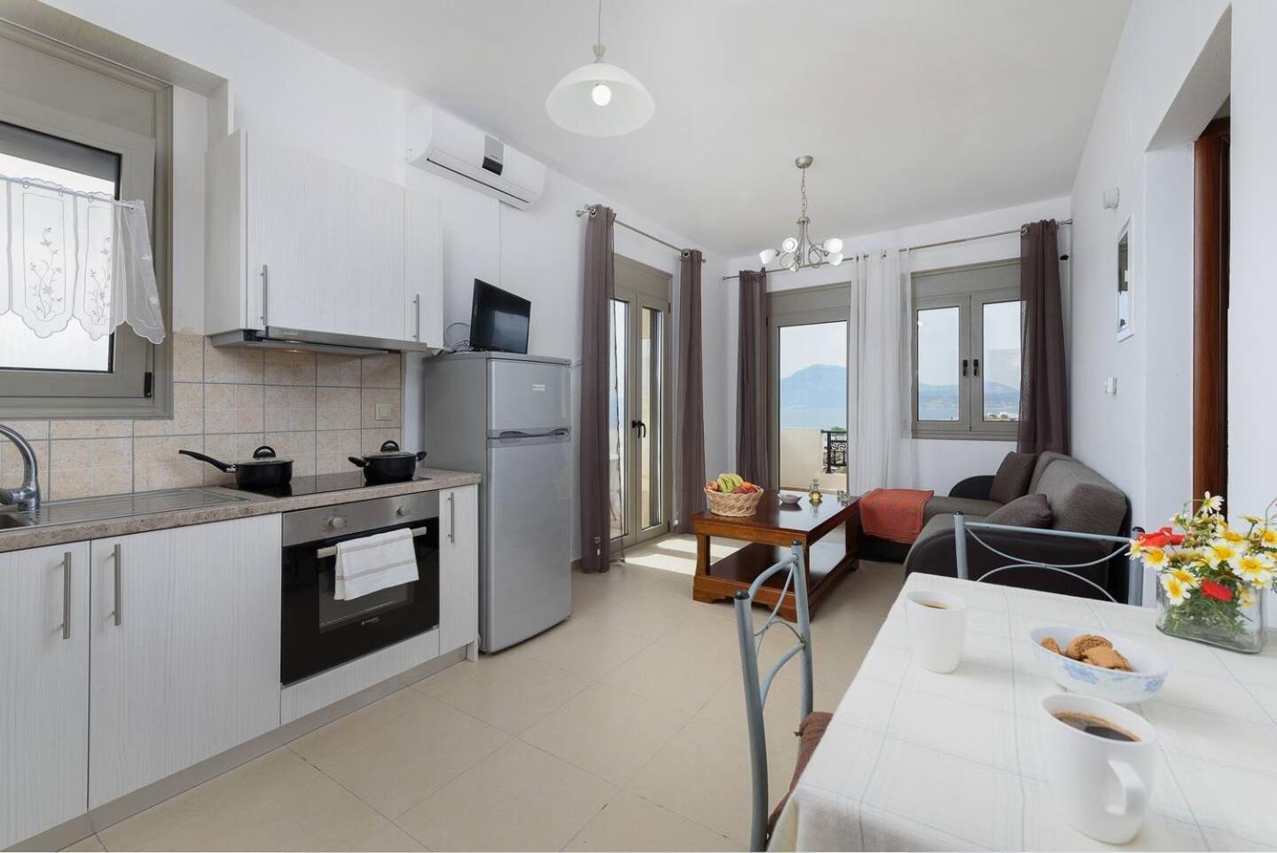 Sofia Apartment, With Sea & Mountain View Kalamaki  Dış mekan fotoğraf